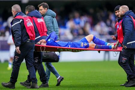 　オセール戦で負傷したモナコの南野＝２１日（ゲッティ＝共同）