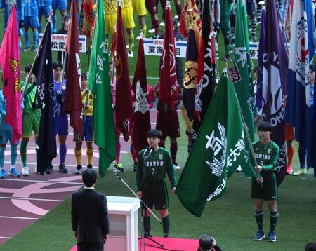 　選手宣誓する専大北上・吉池晃大（撮影・金田祐二）