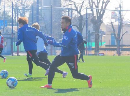 　小平グラウンドで始動した長友佑都