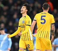 　ゴールを喜ぶブライトンの三笘（ゲッティ＝共同）　