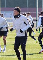 チームに合流して練習する乾貴士（撮影・中野裕美子）