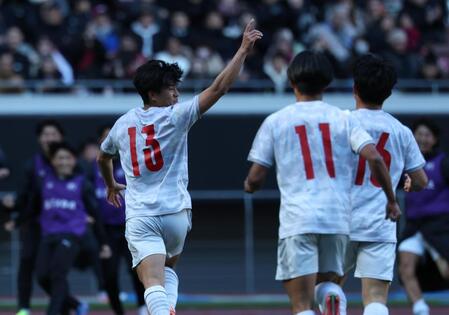 後半、同点ゴールを決め喜ぶ神村学園・日高元（撮影・金田祐二）