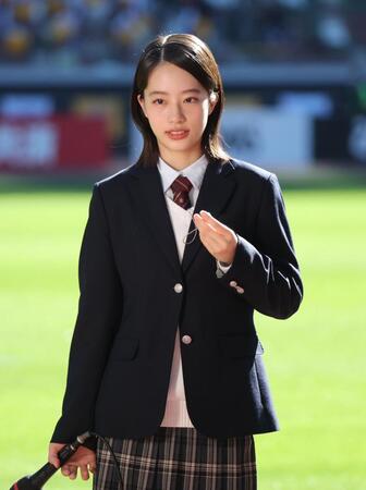 応援マネージャーを務める池端杏慈（撮影・西岡正）