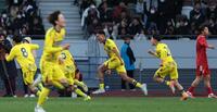 後半、決勝ゴールを決め歓喜の鹿島学園　ワーズィージェイヴェン　勝（撮影・金田祐二）