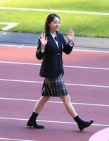 応援マネジャーの池端杏慈＝２５年１２月２８日