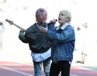 熱唱するＴ．Ｎ．Ｔの手越祐也（撮影・金田祐二）