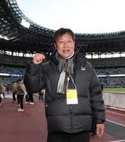 優勝志ガッツポーズの神村学園・有村圭一郎監督（撮影・金田祐二）