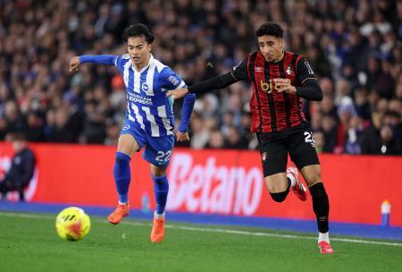 　ボーンマス戦にフル出場したブライトンの三笘薫（左）＝１９日（ゲッティ＝共同）