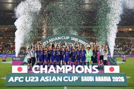 　Ｕ-２３アジア杯を制し、喜ぶ日本の選手たち＝ジッダ（ゲッティ＝共同）