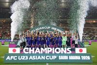 Ｕ－２３アジア杯を制し、喜ぶ日本の選手たち（ゲッティ＝共同）