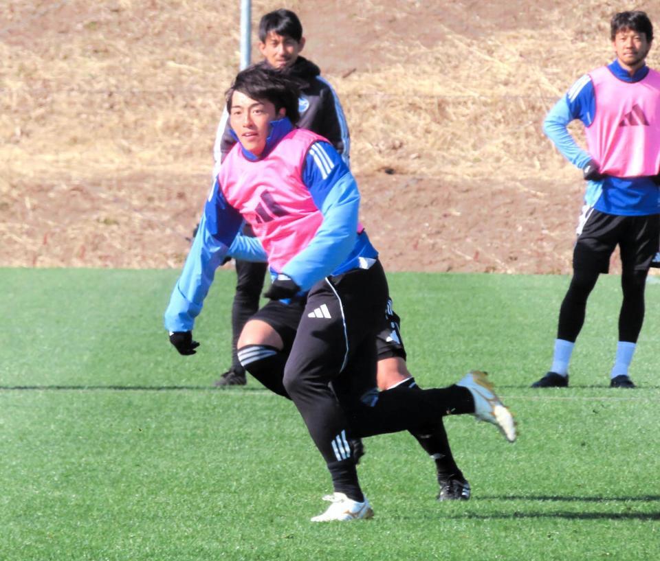 練習でキレのある動きを見せたＦＷ相馬勇紀