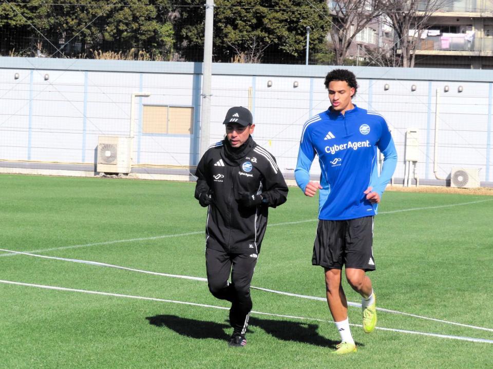 ２７日にチームに合流していた町田に期限付き移籍で加入するＦＷテテイェンギ