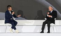 トークセッションを行う野々村芳和チェアマン（左）と川淵三郎氏（撮影・持木克友）