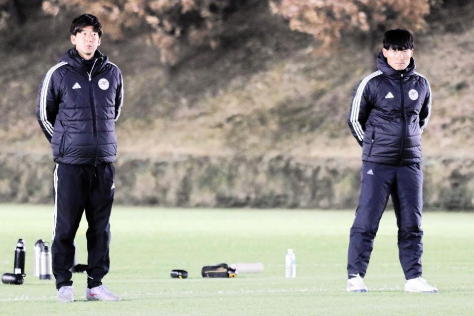 町田アカデミー新加入スタッフの森村昂太ユースコーチ（左）と喜山康平ジュニアコーチ©ＦＣＭＺ