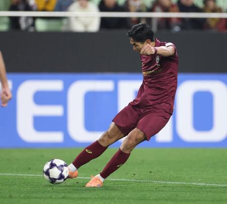 後半、先制ゴールを決める神戸・武藤嘉紀（撮影・中田匡峻）