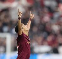 後半、先制ゴールを決め喜ぶ神戸・武藤嘉紀（撮影・中田匡峻）