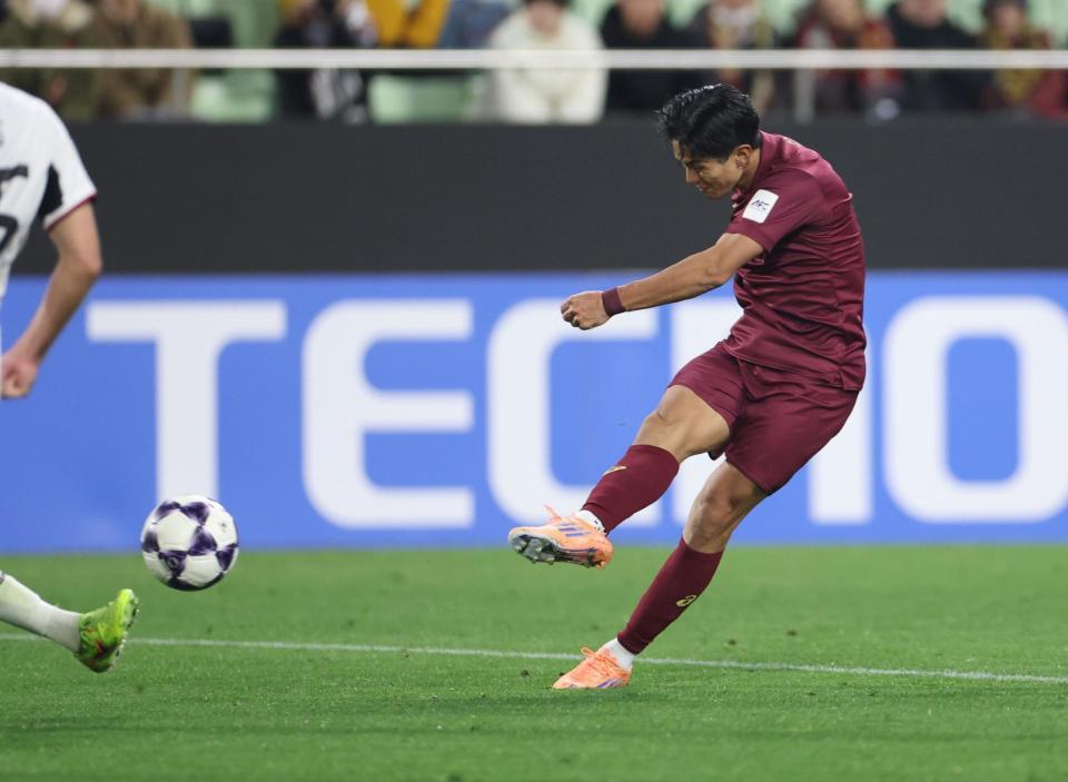 後半、先制ゴールを決める神戸・武藤嘉紀（撮影・中田匡峻）