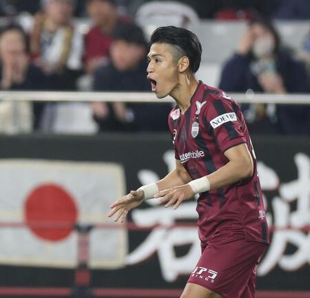 　前半、チーム２点目となるゴールを決め、喜ぶ神戸・佐々木大樹（撮影・中田匡峻）