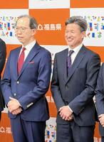 福島県庁の内堀知事（左）を表敬訪問した三浦知良