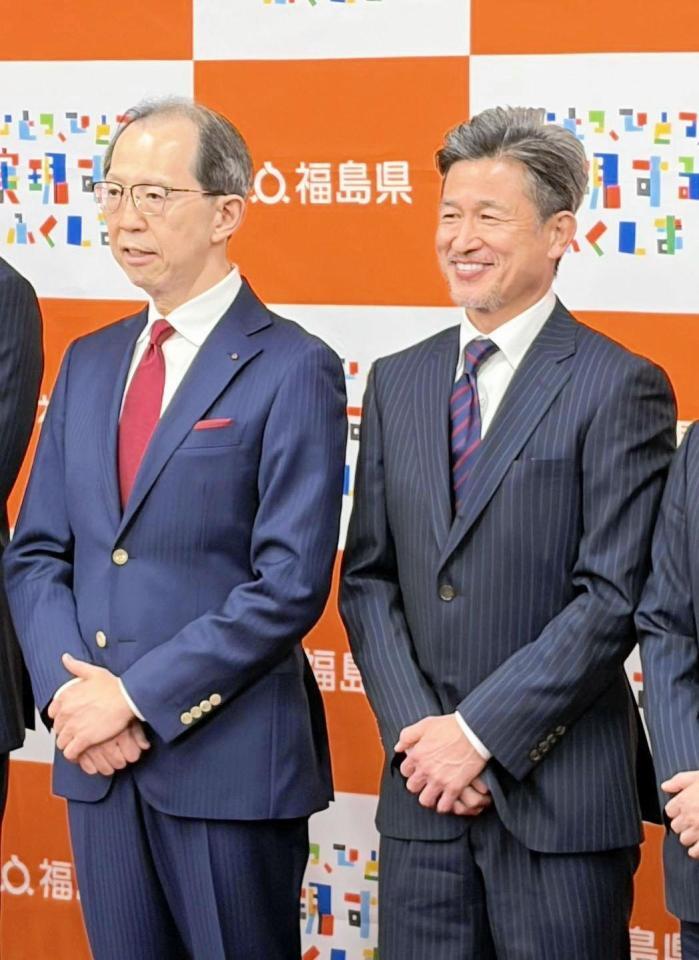 福島県庁の内堀知事（左）を表敬訪問した三浦知良