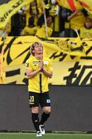 内田篤人氏の代表ユニホームがオークション開始 直筆サイン入り