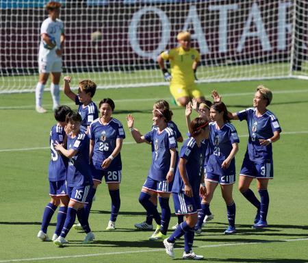 　日本-台湾　試合終了間際、チーム２点目のゴールが決まり喜ぶ女子日本代表＝パース（ゲッティ＝共同）