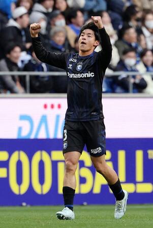 　後半、決勝ゴールを決め、喜ぶＧ大阪・半田