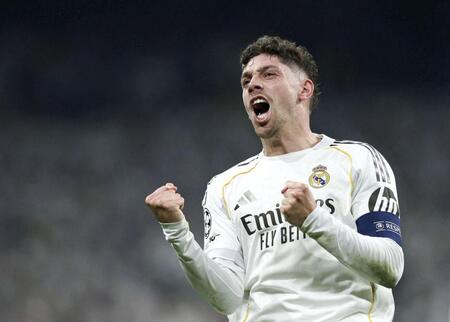 先制ゴールを決め喜ぶレアル・マドリードのバルベルデ（ロイター＝共同）