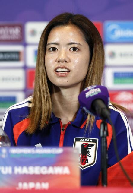 　オーストラリア戦を前に記者会見する長谷川＝20日、シドニー（共同）