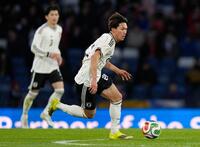 後半、攻め込む塩貝（共同）