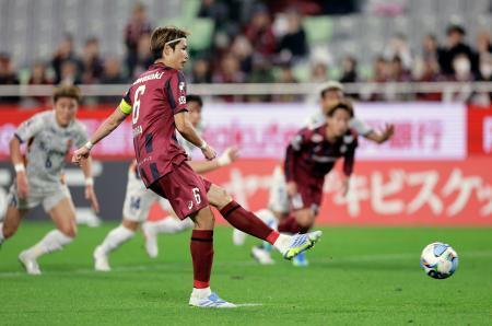 　神戸-清水　後半、チーム２点目となるＰＫを決める神戸・扇原＝ノエスタ