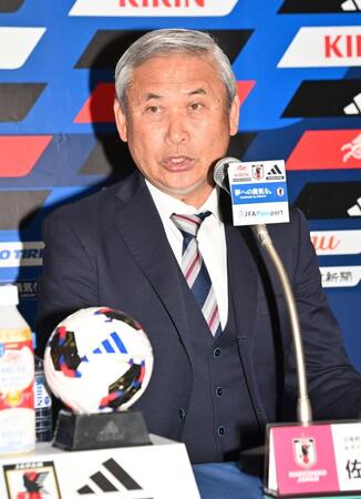 なでしこジャパンのアメリカ遠征メンバーを発表する日本サッカー協会女子ナショナルチームダイレクター・佐々木氏（撮影・持木克友）