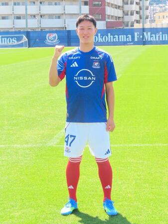 クラブ史上最年少となる１６歳０日でプロ契約を締結した横浜ＭのＭＦ三井寺眞