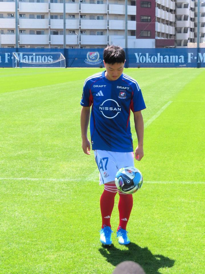 クラブ史上最年少となる１６歳０日でプロ契約を締結した横浜ＭのＭＦ三井寺眞