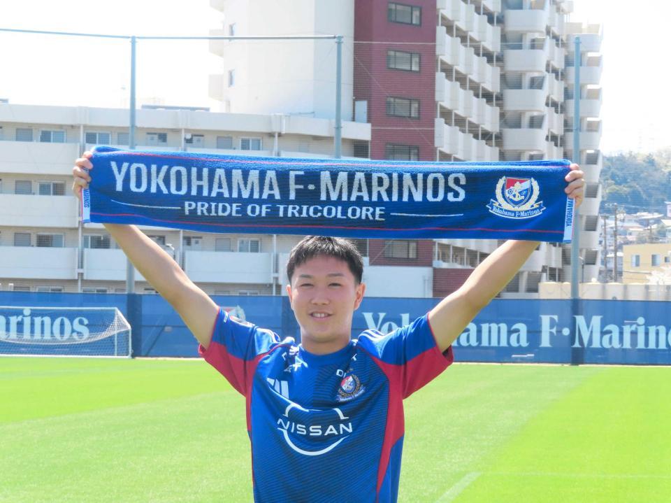 　クラブ史上最年少となる１６歳０日でプロ契約を締結した横浜ＭのＭＦ三井寺真