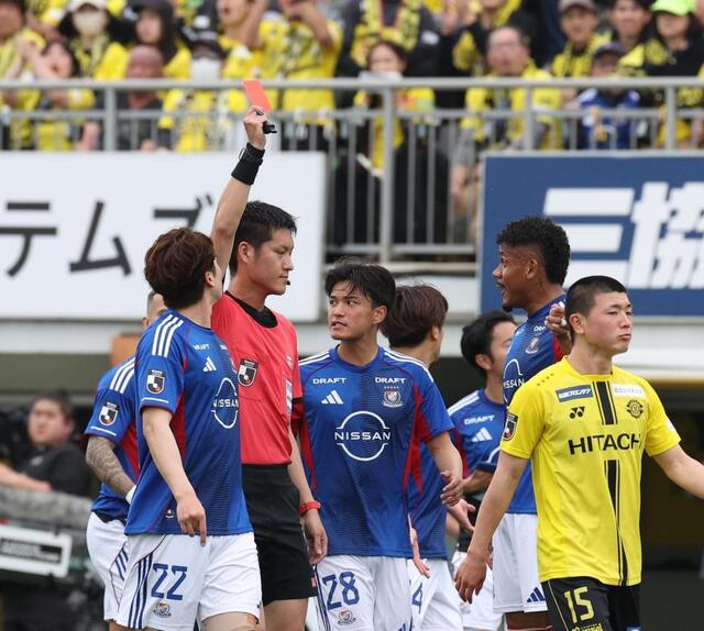 横浜Ｍ　序盤のドタバタ劇で自滅