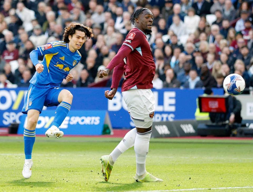 　先制ゴールを決めるリーズの田中（ロイター＝共同）