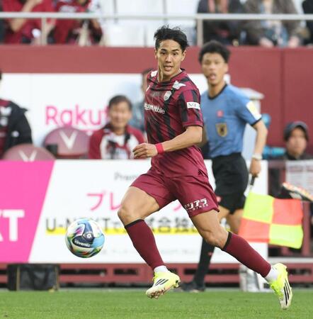後半、ボールを追う神戸・武藤嘉紀（撮影・中田匡峻）