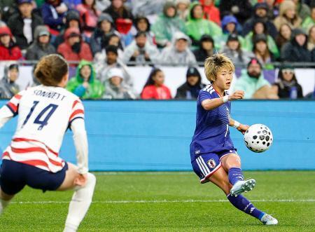 　日本-米国　前半、先制ゴールを決める浜野＝シアトル（共同）
