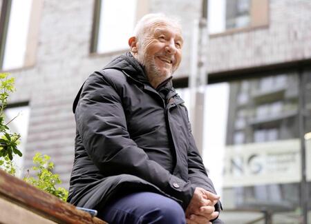 　インタビューに応じるアルベルト・ザッケローニ氏