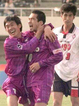 広島で現役時代の森保（左）＝９９年３月