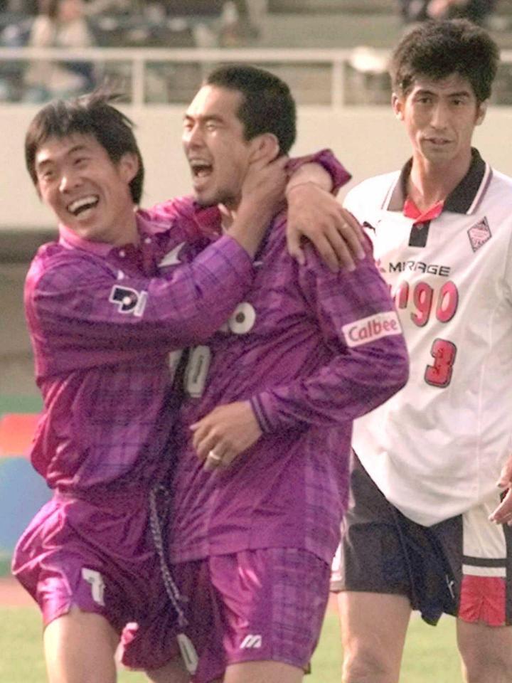 広島で現役時代の森保（左）＝９９年３月