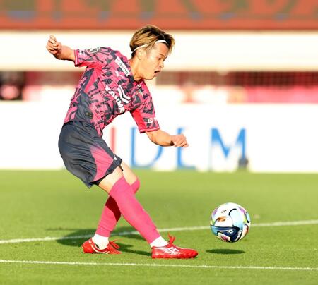 後半、チーム２点目となるゴールを決めるＣ大阪・本間至恩（撮影・中田匡峻）