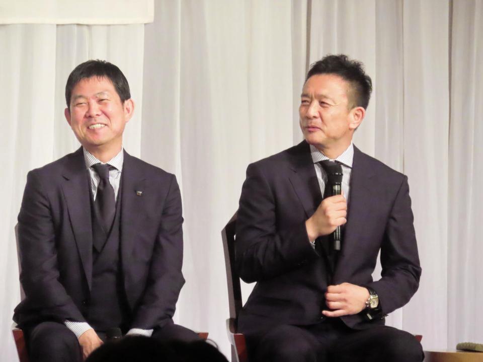 「広島からエールを送る会」に出席したサッカー日本代表の森保一監督（左）と下田崇ＧＫコーチ