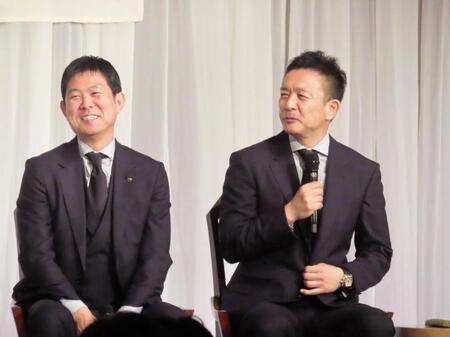 「広島からエールを送る会」に出席したサッカー日本代表の森保一監督（左）と下田崇ＧＫコーチ