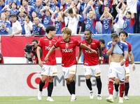 浦和－横浜Ｍ　前半、ゴールを決めた浦和・金子（左から２人目）