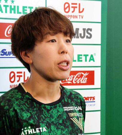 　現役引退を表明し、目に涙を浮かべる日テレ東京Ｖ・岩清水