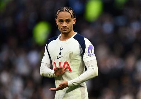 　オランダ代表ＭＦのシモンズ＝１８日、ロンドン（ロイター＝共同）