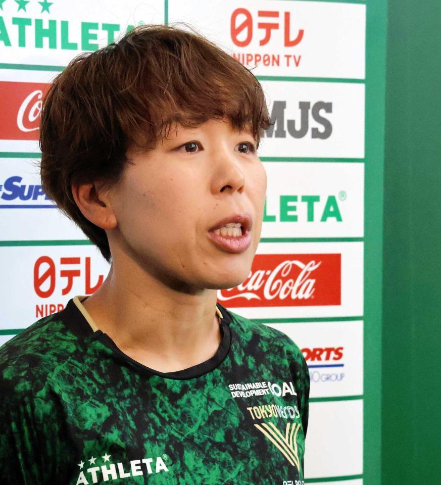 　現役引退を表明し、目に涙を浮かべる日テレ東京Ｖ・岩清水