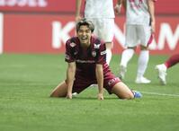 得点が決まらず悔しさを滲ませる神戸・大迫（撮影・中田匡峻）